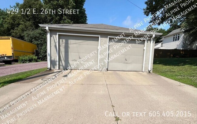 Building Photo - 429 1/2 E. 26th Street-