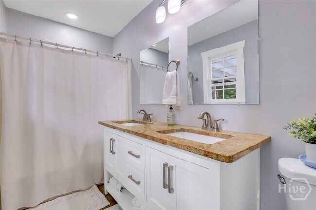 Building Photo - 607 Dyches Dr