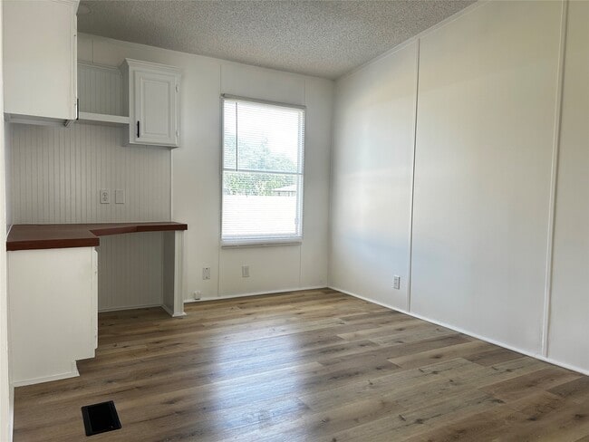 Building Photo - 219 Blinkin Ave