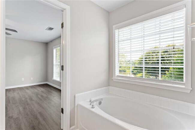 Building Photo - 6250 Whirlaway Dr