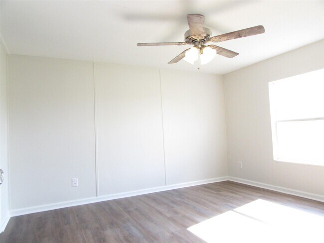 Building Photo - 248 Springway Ln