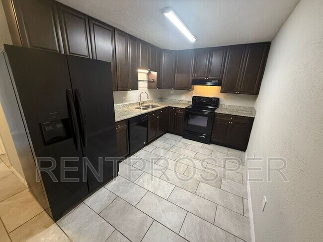 Primary Photo - 435 Eaton St
