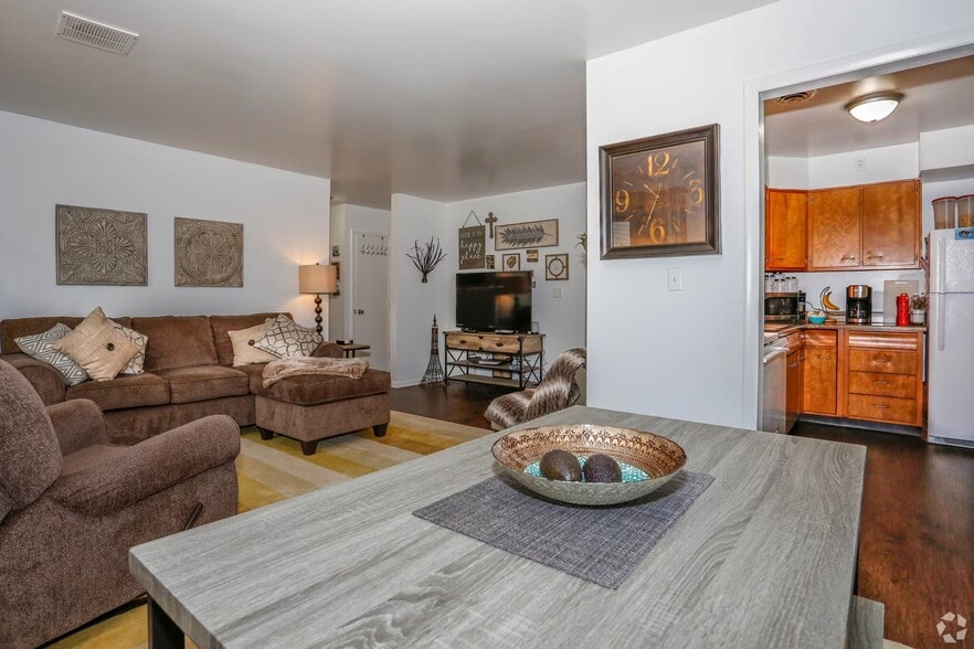 Building Photo - Lakeshore Place