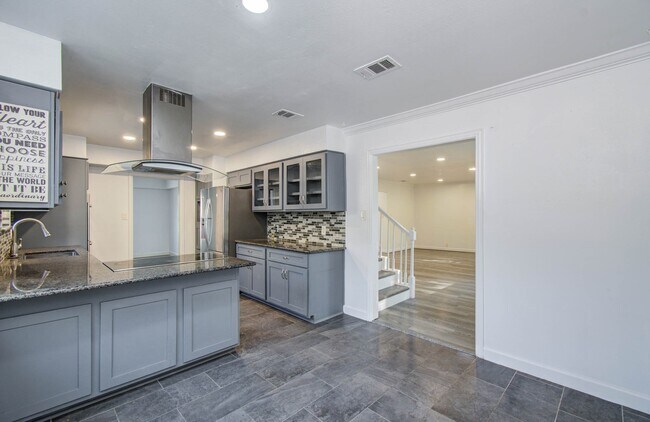 Building Photo - 674 Ravensworth Dr