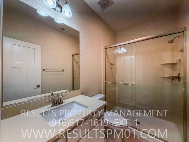 Building Photo - Must See! Lovely Former Model Smart Home 4 Bed 3 Bath