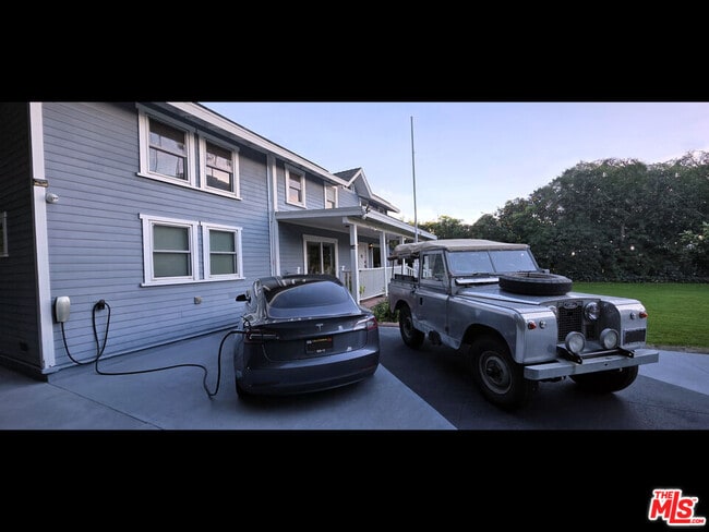 Building Photo - 4744 Haskell Ave