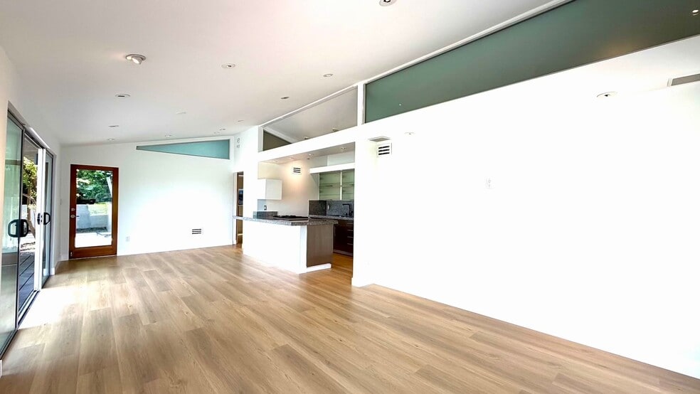 Building Photo - 2306 Teviot St