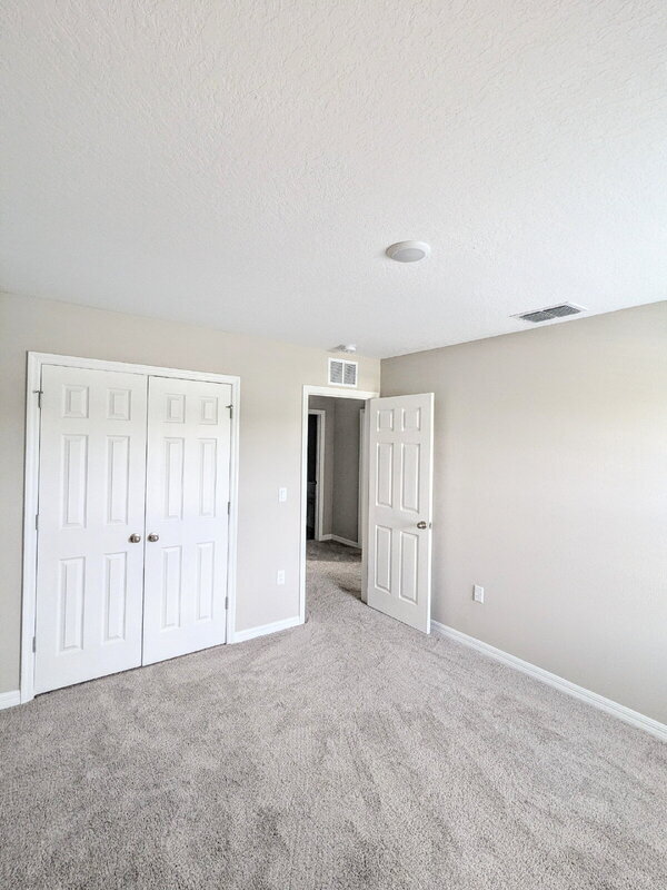 Building Photo - 13089 Oak Hill Way