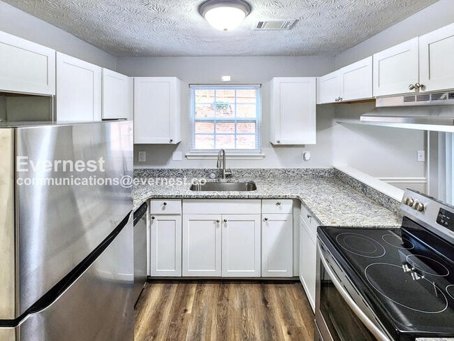 Building Photo - 2800 Pebblebrook Ct