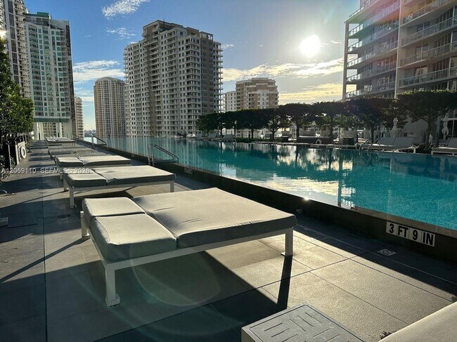 Building Photo - 485 Brickell Ave
