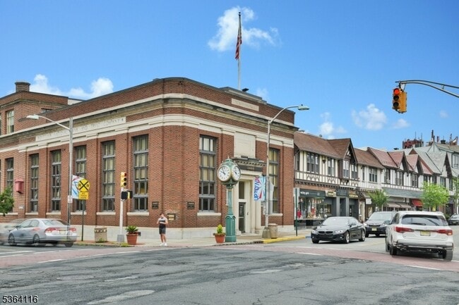 Building Photo - 530 Valley Rd