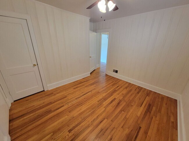 Building Photo - 3 Bed, 2 Bath Home Available in Greenville