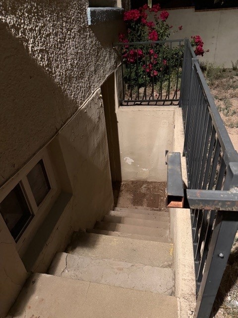 Building Photo - 1624 E 7th St