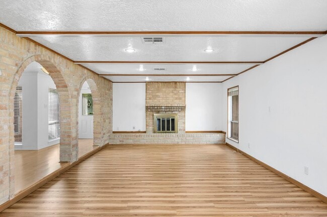 Building Photo - 14014 Briar Pl Dr