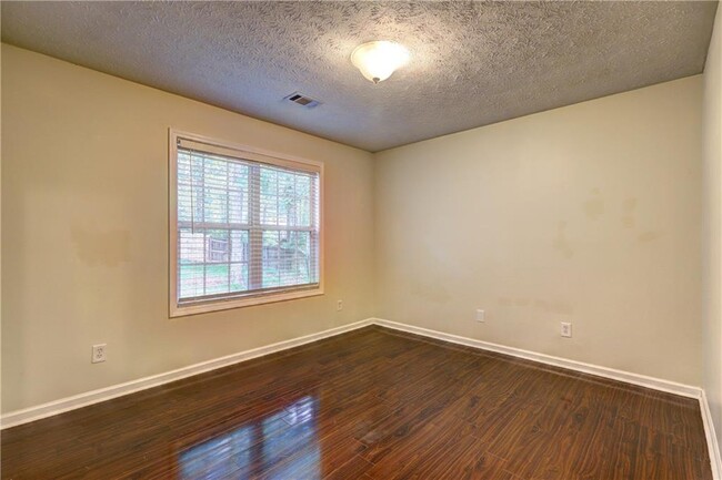 Building Photo - 1553 Ravens Run