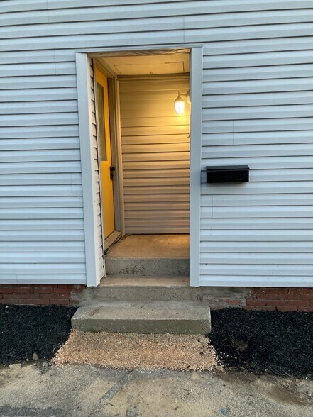 Building Photo - 333 Ann St