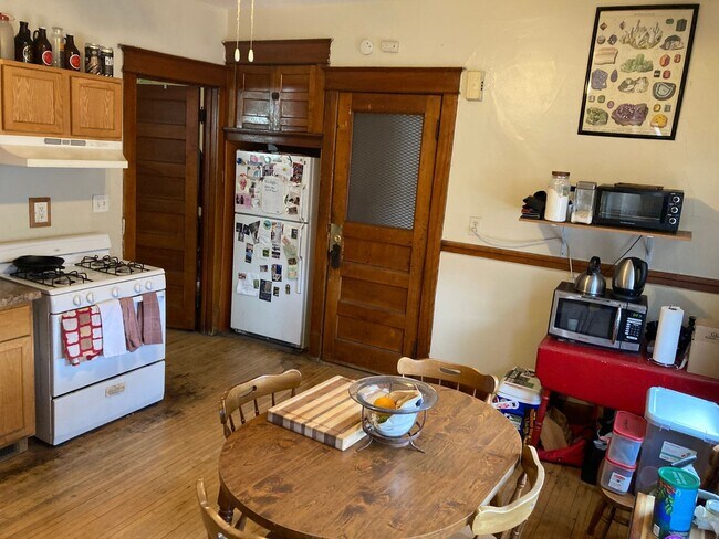 Building Photo - 601 E Burleigh St