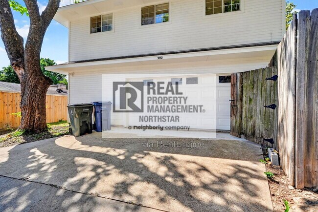 Building Photo - 902 Arrowhead Dr