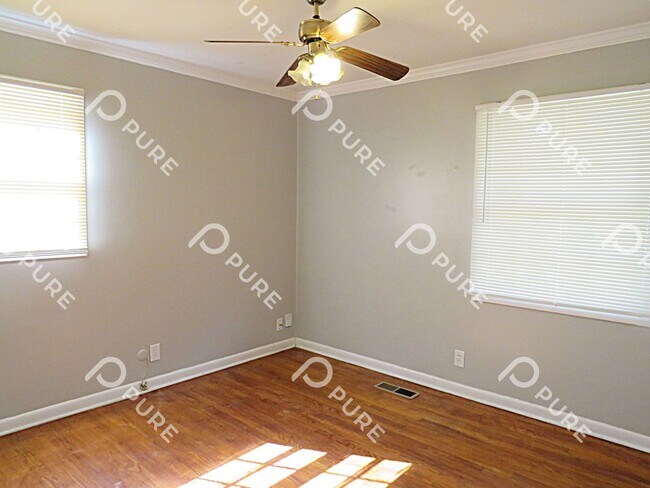 Building Photo - 3510 Avondale!