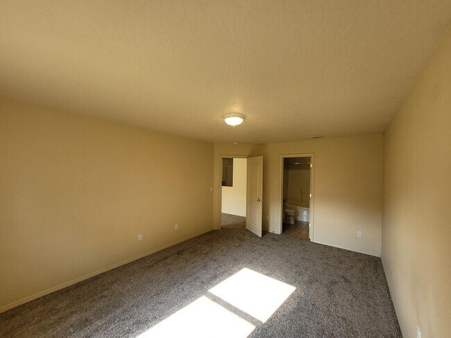 Building Photo - 4450 N Mooney Falls Way