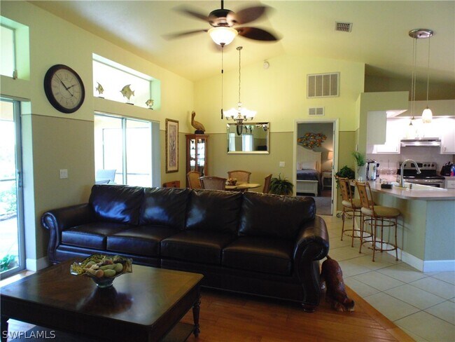 Building Photo - 4835 SW 18th Ave