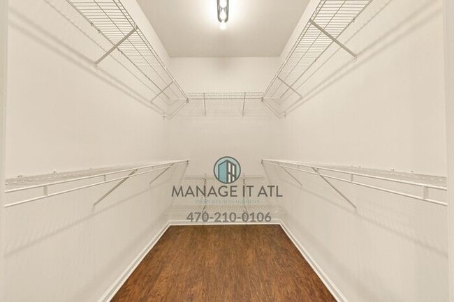 Building Photo - Elegant 2 Bedroom Condo in Buckhead. Gated...