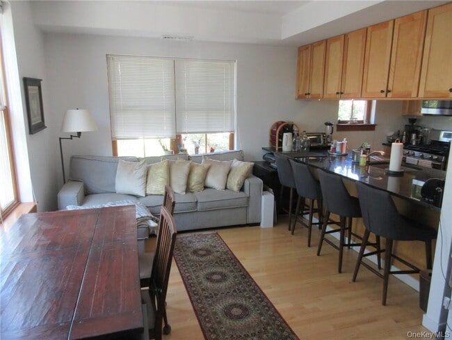 Building Photo - 120 Main St