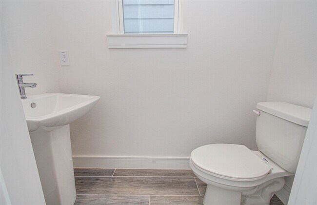 Building Photo - 8930 Spring Knoll Forest Dr