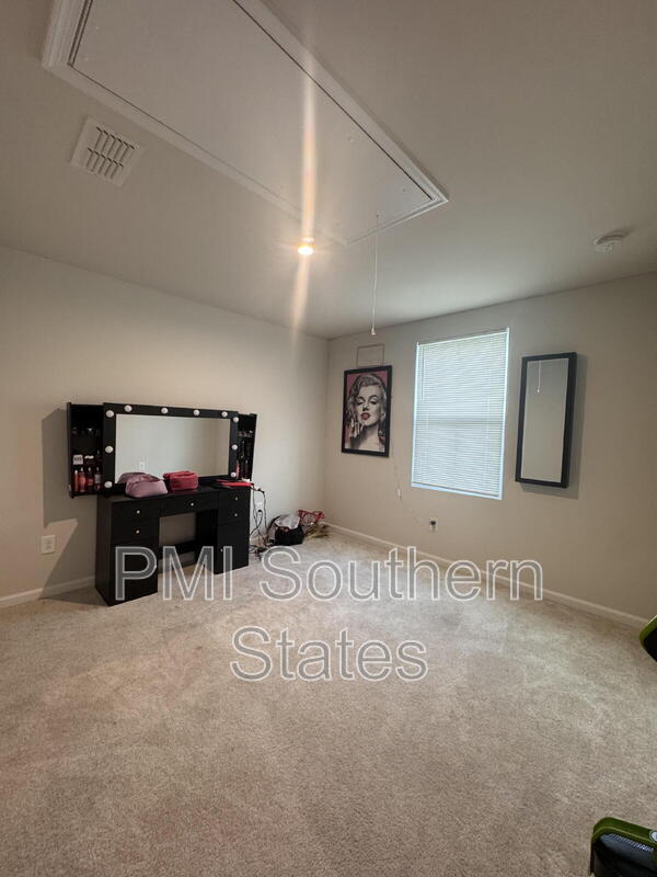 Building Photo - 926 Shakespeare Dr
