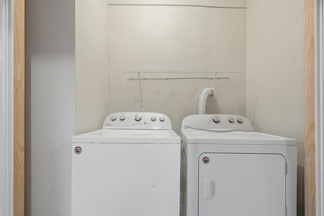 Building Photo - 1341 Hickory St