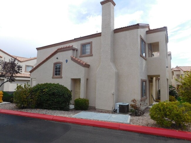 Building Photo - Gorgeous 3 bedroom condo with a 2 car gara...