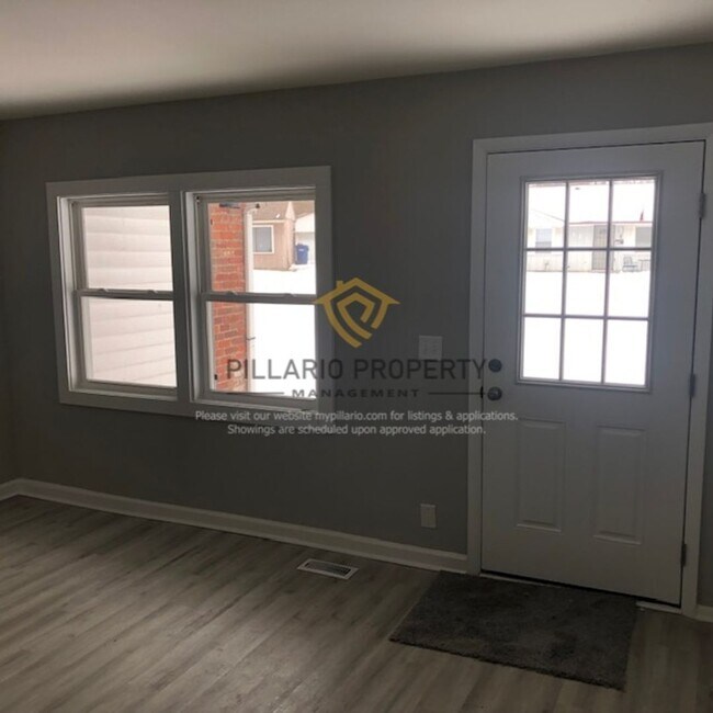Building Photo - 4-Bedroom Home with Spacious Kitchen & Detached Garage, Available NOW!