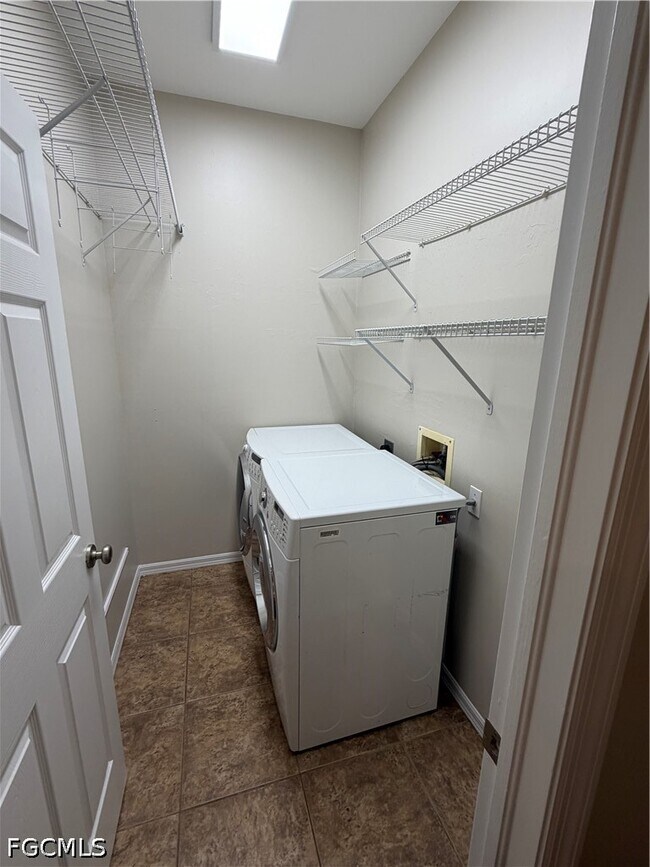 Building Photo - 1466 Argyle Dr