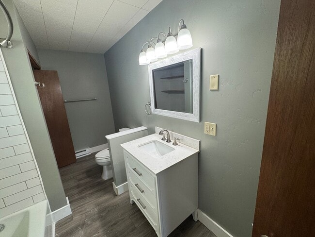 Building Photo - Incredible Downtown Location - 3 BR Home just blocks from Main Street