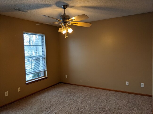 Building Photo - 2 bedroom, 2 bath condo in North Liberty