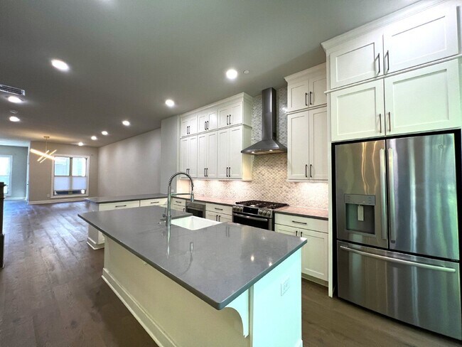 Building Photo - 4353 Parkside Pl