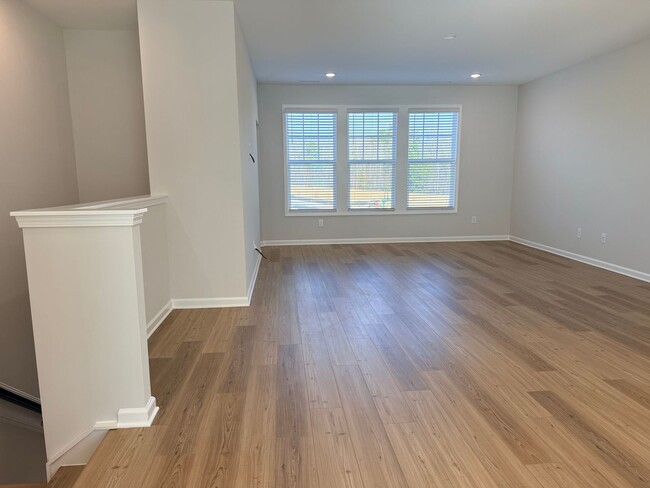 Building Photo - AMAZING Residence, Near Educational Facilities, With Wonderful Amenities!