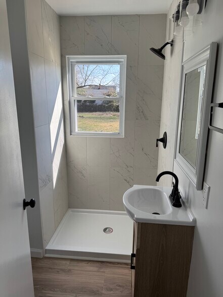 Building Photo - 1302 Hazel St