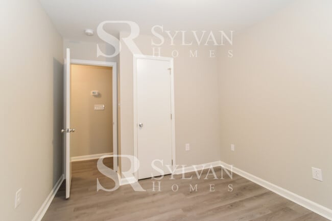 Building Photo - Carve Out a Great Life Here!