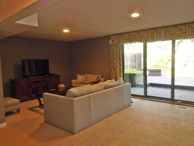 Building Photo - 2547 Meade Ct