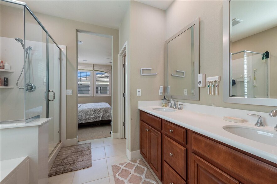 Master bathroom - 2821 Stringham Way