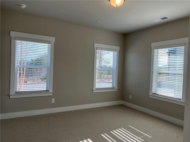Building Photo - 1061 Knoxboro Ln