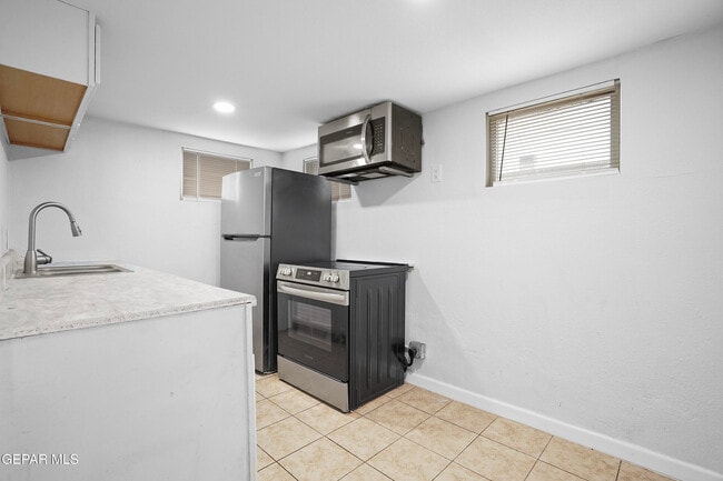 Building Photo - 3700 Taylor Ave