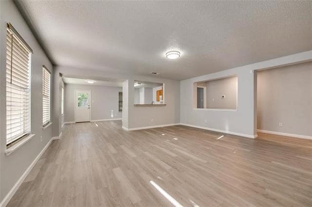 Building Photo - 510 Burleson St