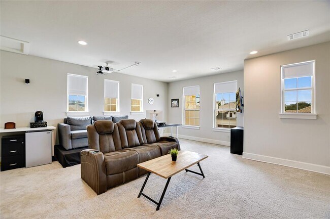 Building Photo - 949 Indian Hawthorne Dr