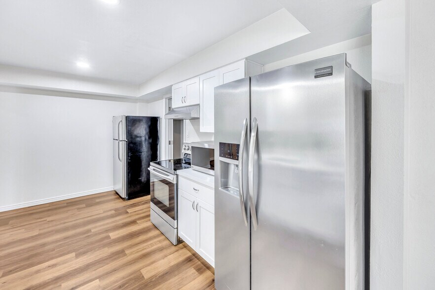 Building Photo - 1713 W Hazelwood St