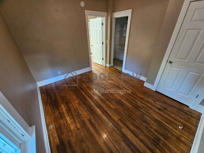 Building Photo - 1522 North Ave NE