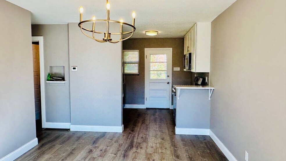 Building Photo - 7042 Jamieson Ave