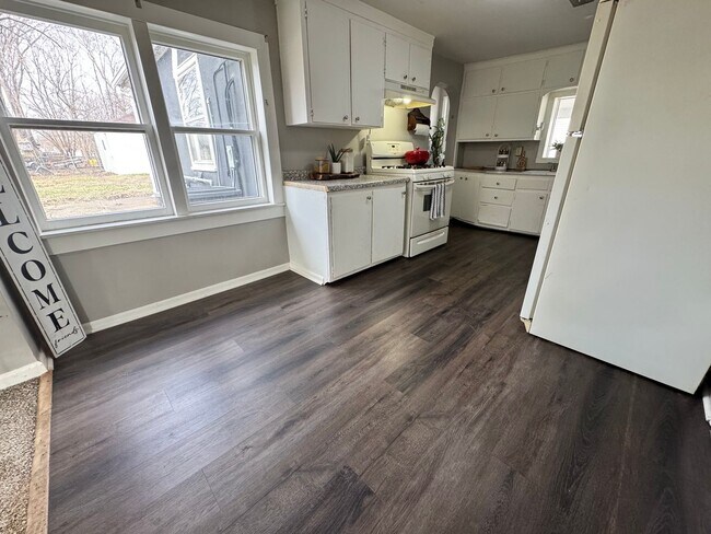 Building Photo - 2 bed, 1 bath home for rent in Waterloo