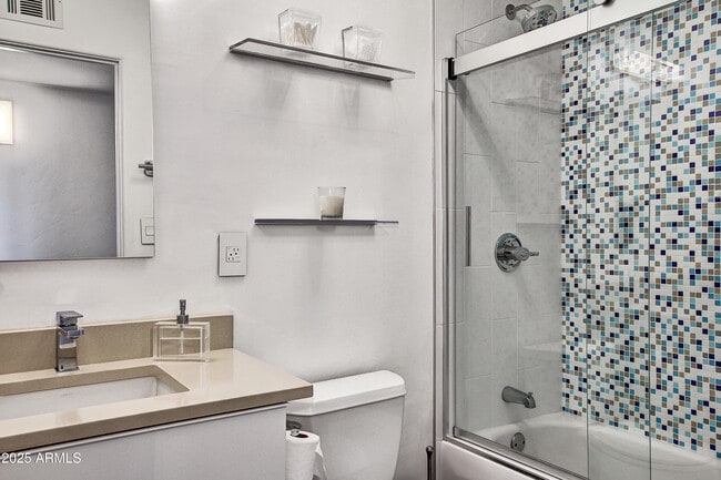 Building Photo - 7034 E Wilshire Dr